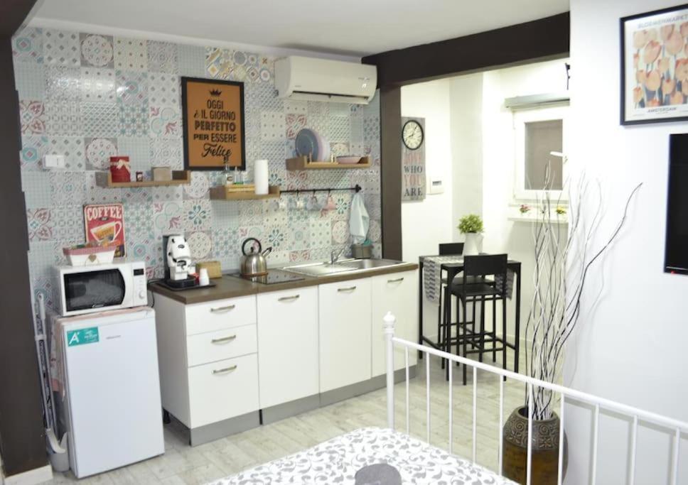 Casa Mya - Studio Flat نابولي المظهر الخارجي الصورة
