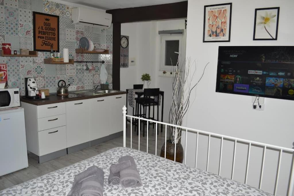 Casa Mya - Studio Flat نابولي المظهر الخارجي الصورة
